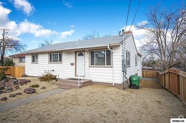 Building Photo - PERFECT STUDENT RESIDENCE Rental