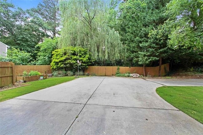 1030 Whitfield Ct