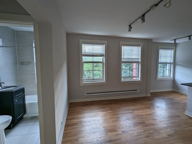 Photo - 2430 N Kedzie Blvd Unidad 202