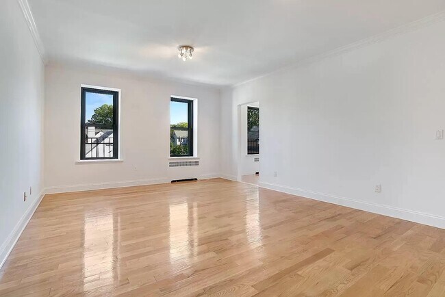 Photo - 76-66 Austin St