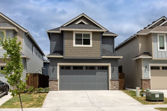 Three Bedroom Home in Ridgefield - Three Bedroom Home in Ridgefield
