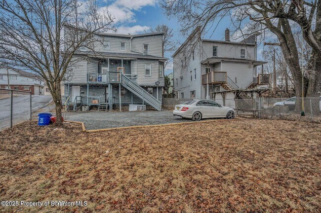 Photo - 1200 Main St