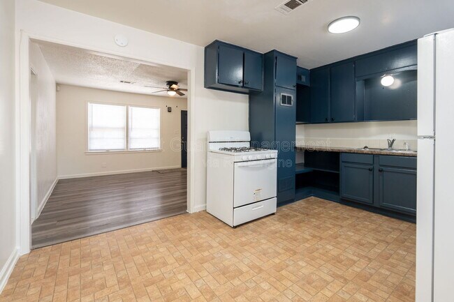 Photo - 654 S Eastridge Dr