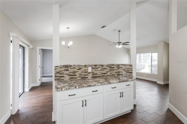 Photo - 1515 Kestrel Way