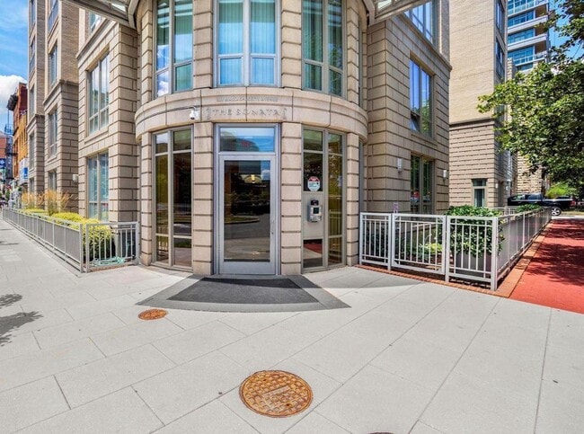 Building Photo - Large, Upgraded 2 Bed/2 Bath Loft off Mass... Unit 301