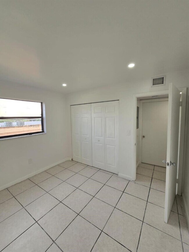 Photo - 2727 NW 17th Terrace Unit 404