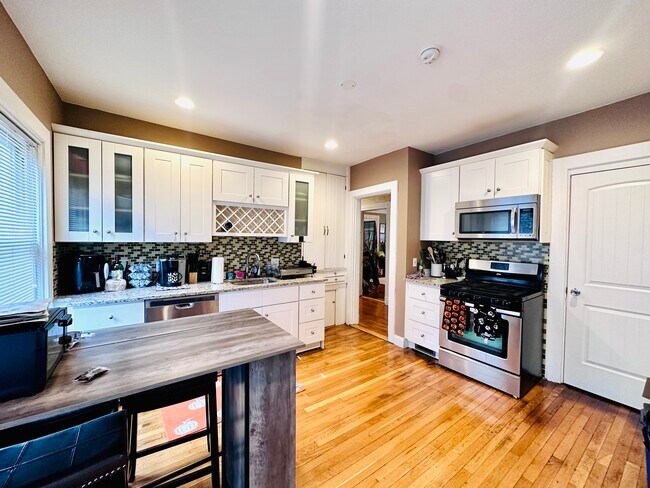 28 Brooks St Unit 3