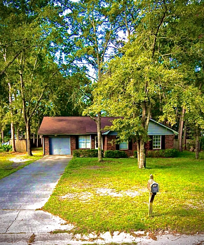 Building Photo - 34 Kevin Rd Rental