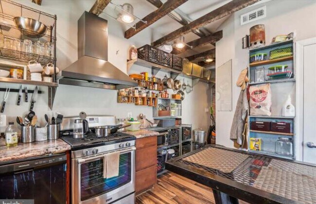 Building Photo - 300-310 East 25th Street, unit 3