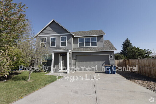 Building Photo - 1432 NW Spruce Ct Rental