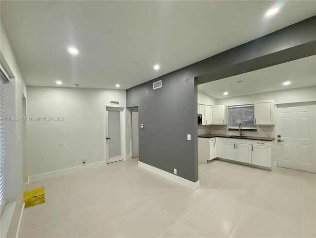 Photo - 4315 NW 24th Ave Unidad 2