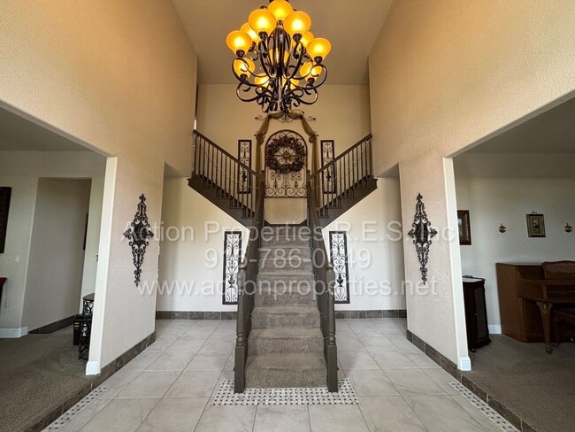 Photo - Gorgeous Villa - 3 Bed, 2.5 Bath - Beautiful Views - Highly Desirable Neighborhood!