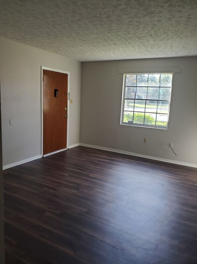 Photo - 2 Bedroom 1 Bathroom Downstairs unit with off street parking in Midtown Savannah Unit A