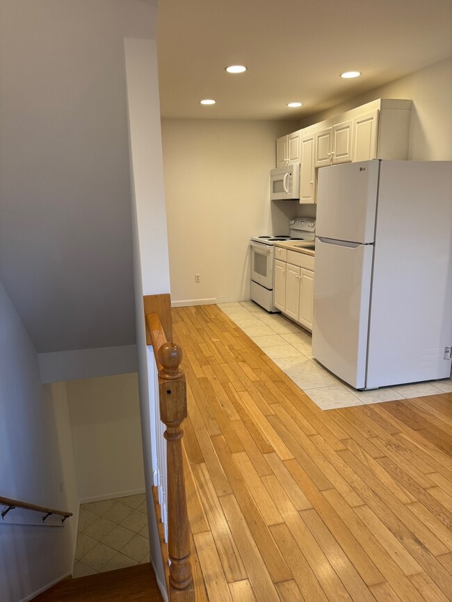 Photo - 33 Montgomery St Unit #F