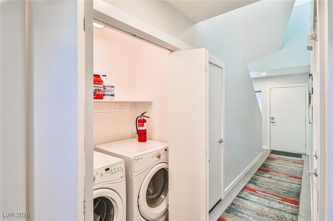 Photo - 251 Tower St