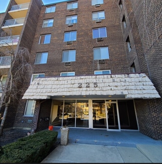 Building Photo - 225 S Rohlwing Rd Unit 607