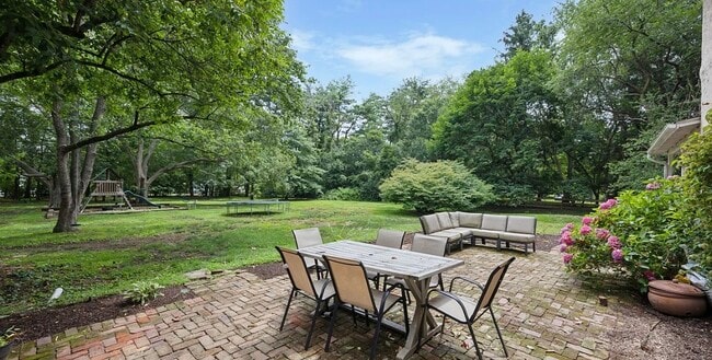 Photo - 547 Concord Rd