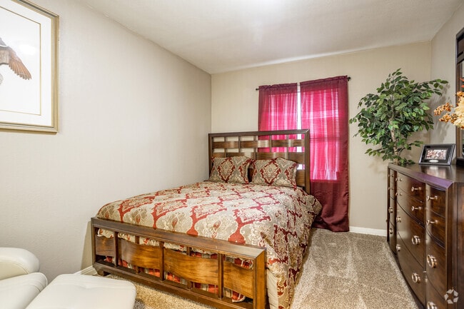 1BR, 1BA - 550SF