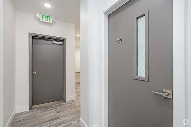 Building Photo - 1709 Harbor Ave SW Unit 400 Rental