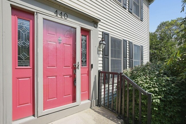 Photo - 440 Taylor Ave