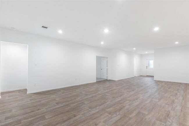 Building Photo - 7418 Elm Lndg Ln Rental