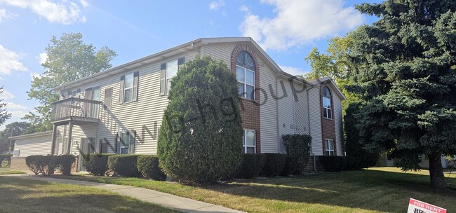 Building Photo - 8760 Sheridan Rd Unit Apt 3