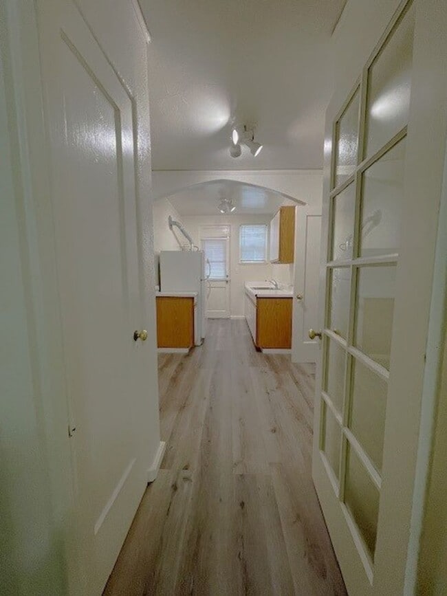 Photo - Charming, Studio Freshly Painted, move in ... Unidad 2613