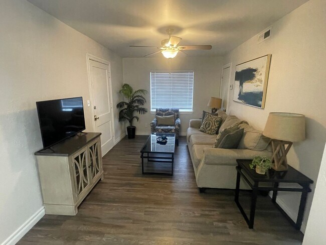 Photo - Charming 1-Bed, 1-Bath Apartment steps from the Plaza District Unidad 1744-15