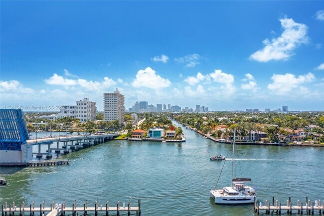 Photo - 200 Plaza Las Olas