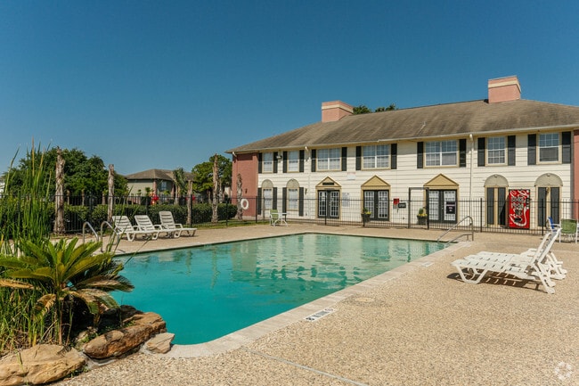 Photo - Falls of Edgebrook