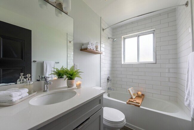 Photo - 285 Erb Street W