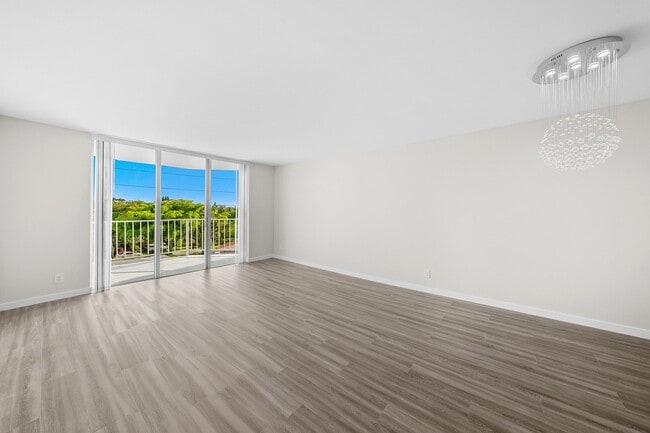 Photo - 16740 NE 9th Ave Unit 405