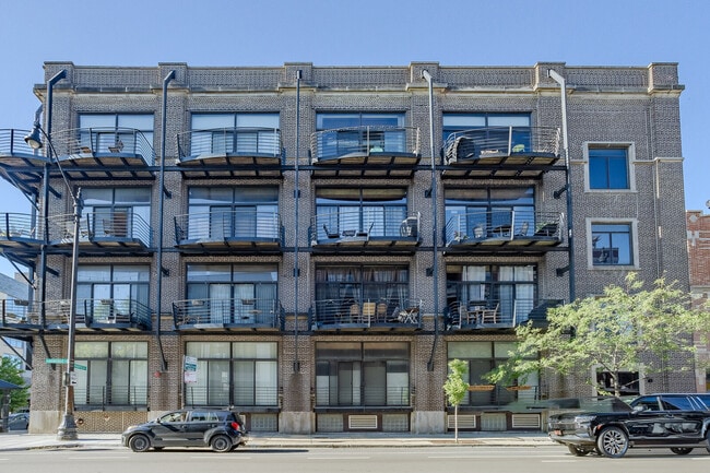 Building Photo - 2735 W Armitage Ave Unit 109 Rental