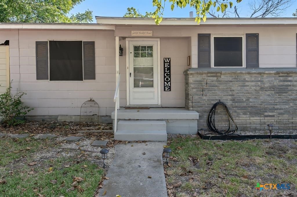 Photo - 906 Debus Dr