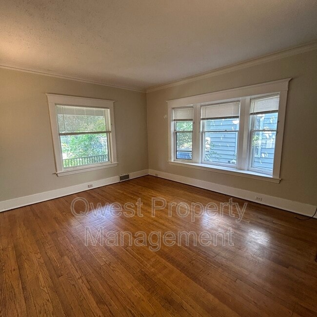 Photo - 1335 Logan St SE