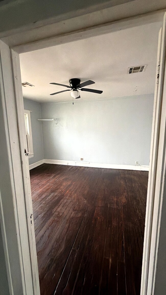 Photo - 2114 Lyle Ave