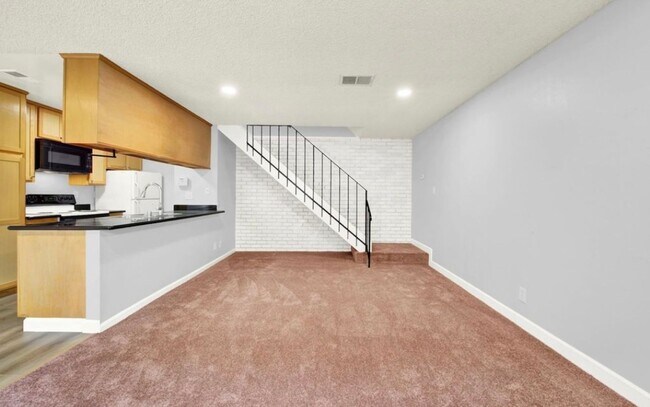 Photo - Nicely Updated 2 Bed 1 Bath Condo in Antio... Unit 2