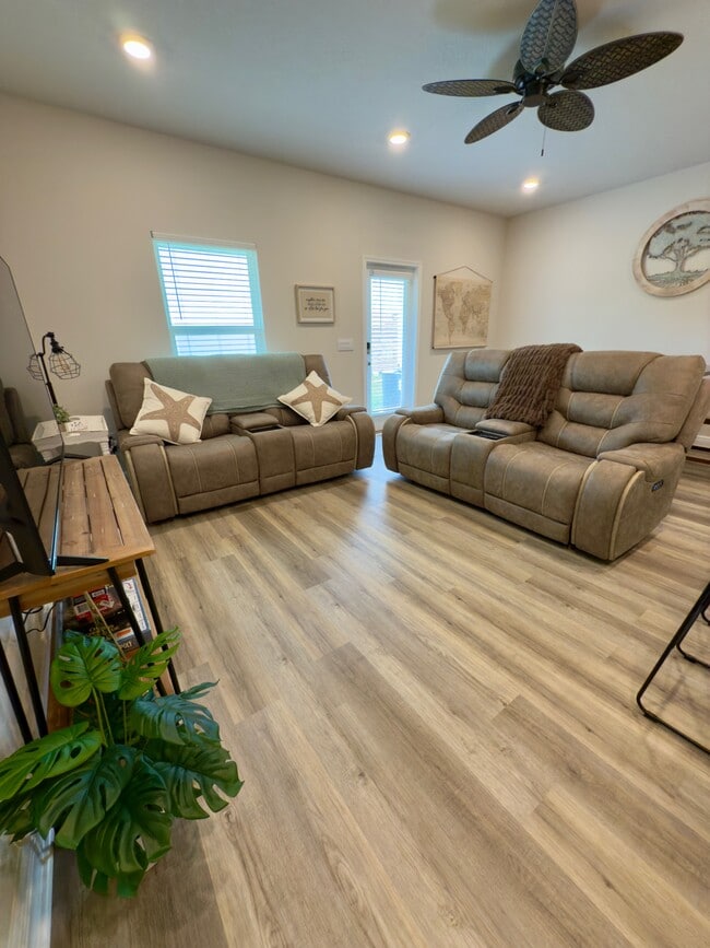 Photo - 5676 Sandy Walk St