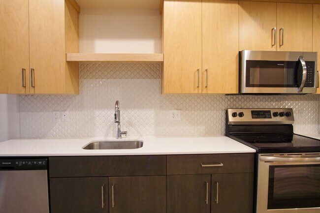 Photo - Spacious 2nd Floor 2-Bed in John's Landing w/Condo-Grade Finishes + A/C! Unit 201