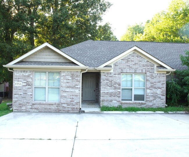 Building Photo - 698 Mulberry Rd Rental