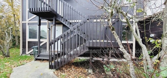 Building Photo - 230 E 36th St Rental