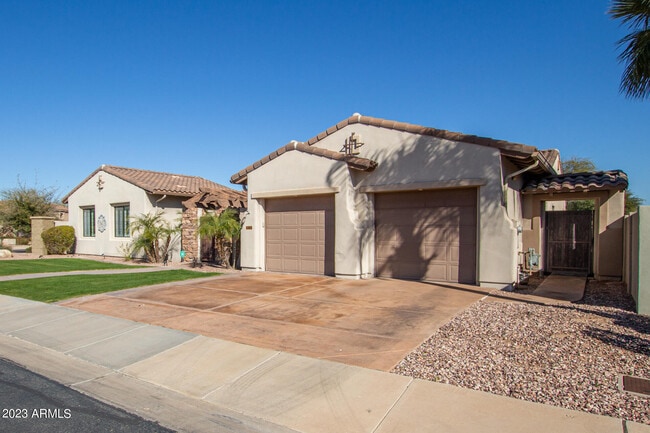 885 W Palo Brea