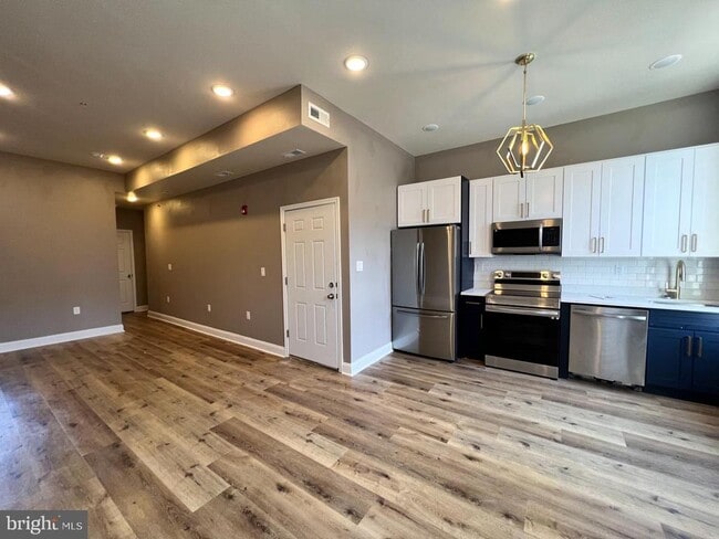 Building Photo - 1429 W Diamond St Unit 2