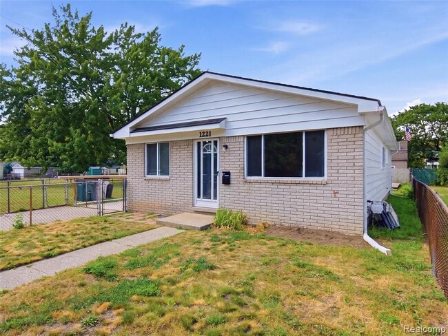 Photo - 1221 E Granet Ave
