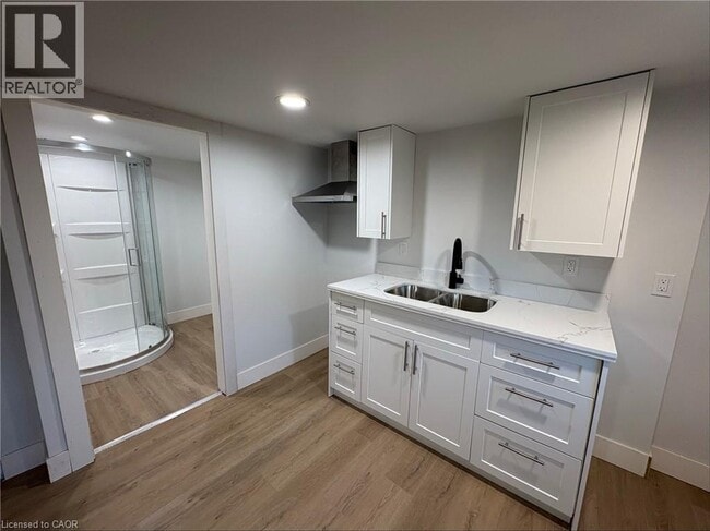 Photo - 803 King St Unit 4