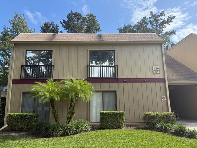 Photo - Charming 3 Bedroom 2 Bath Condo in Heart o... Unidad 12