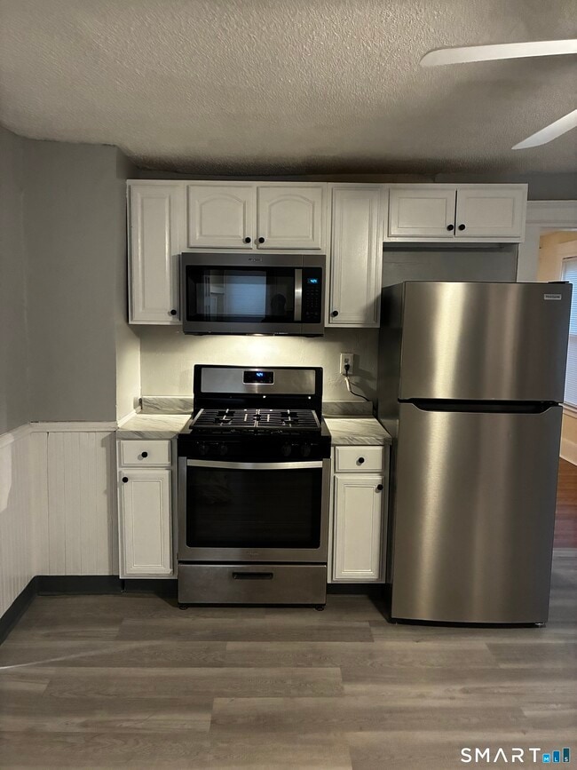 Building Photo - 322 Bassett St Unit 2