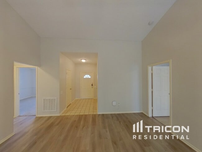 Photo - 2601 Country Creek Ln