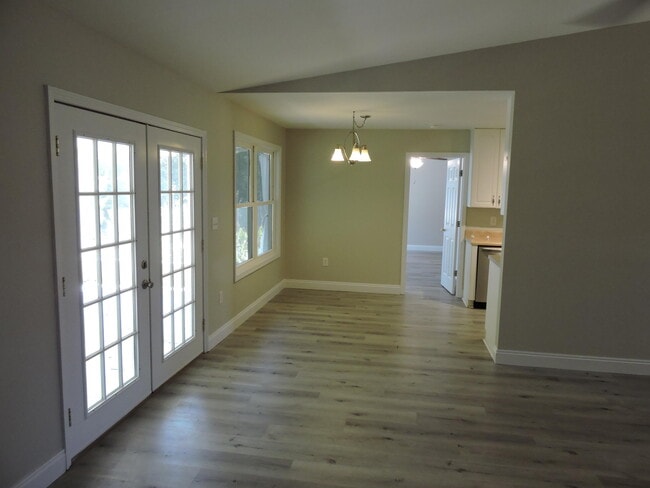 Photo - 125 Louise Dr