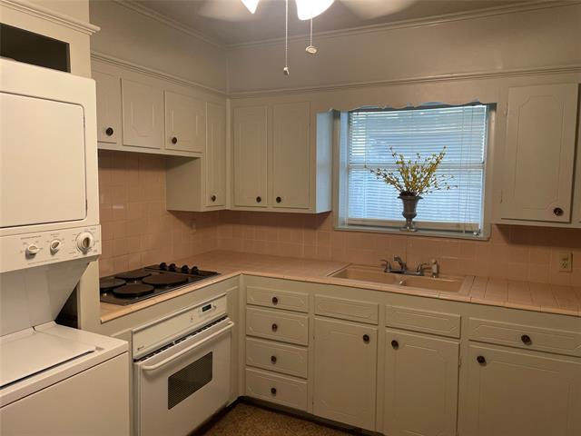Photo - 725 Elmwood Dr